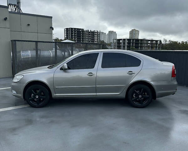 Бежевый Шкода Октавия, объемом двигателя 1.6 л и пробегом 242 тыс. км за 6800 $, фото 2 на Automoto.ua