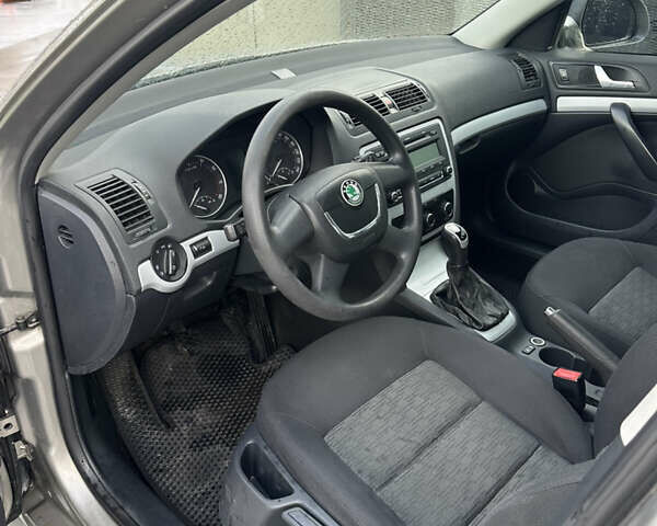 Бежевый Шкода Октавия, объемом двигателя 1.6 л и пробегом 242 тыс. км за 6800 $, фото 13 на Automoto.ua