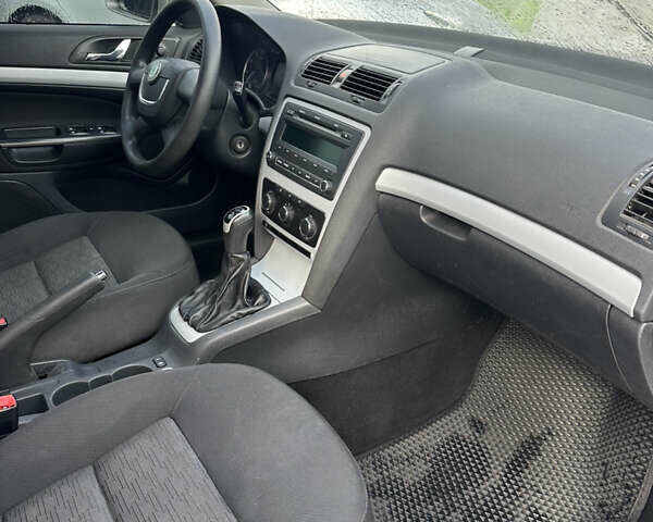 Бежевый Шкода Октавия, объемом двигателя 1.6 л и пробегом 242 тыс. км за 6800 $, фото 20 на Automoto.ua