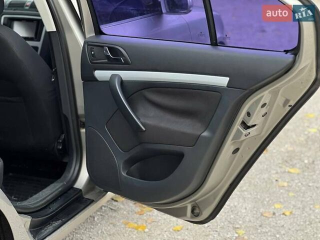 Бежевий Шкода Октавія, об'ємом двигуна 1.8 л та пробігом 170 тис. км за 7700 $, фото 16 на Automoto.ua