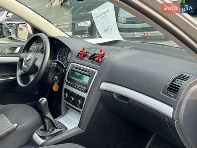 Бежевый Шкода Октавия, объемом двигателя 1.6 л и пробегом 214 тыс. км за 6790 $, фото 33 на Automoto.ua