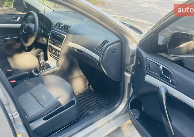 Бежевый Шкода Октавия, объемом двигателя 1.6 л и пробегом 228 тыс. км за 7650 $, фото 6 на Automoto.ua