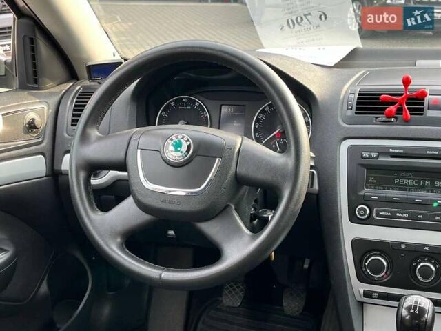 Бежевый Шкода Октавия, объемом двигателя 1.6 л и пробегом 214 тыс. км за 6790 $, фото 25 на Automoto.ua