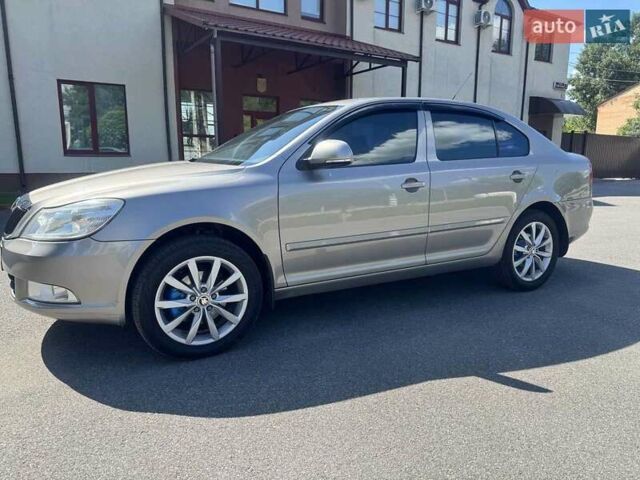 Бежевый Шкода Октавия, объемом двигателя 1.8 л и пробегом 212 тыс. км за 7999 $, фото 2 на Automoto.ua