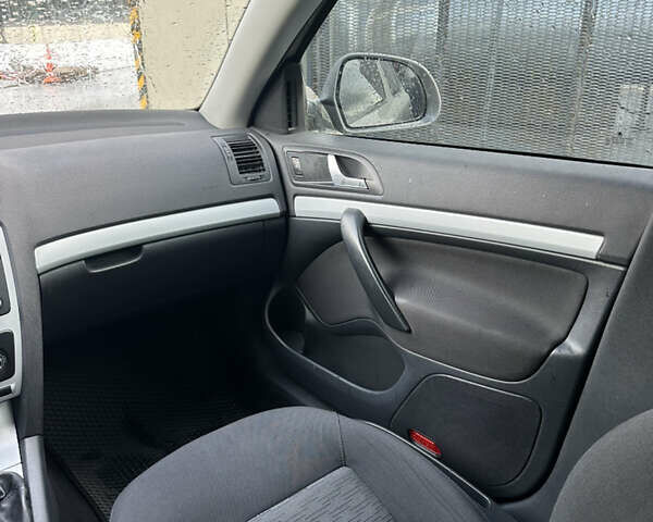 Бежевый Шкода Октавия, объемом двигателя 1.6 л и пробегом 242 тыс. км за 6800 $, фото 17 на Automoto.ua