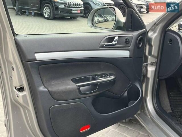 Бежевый Шкода Октавия, объемом двигателя 1.6 л и пробегом 214 тыс. км за 6790 $, фото 14 на Automoto.ua