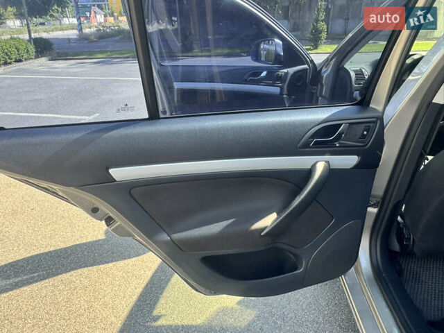 Бежевий Шкода Октавія, об'ємом двигуна 1.8 л та пробігом 209 тис. км за 7700 $, фото 15 на Automoto.ua