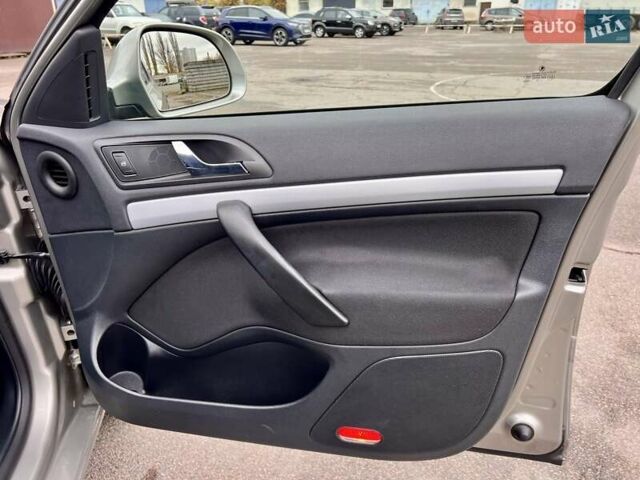 Бежевий Шкода Октавія, об'ємом двигуна 1.6 л та пробігом 59 тис. км за 10700 $, фото 45 на Automoto.ua