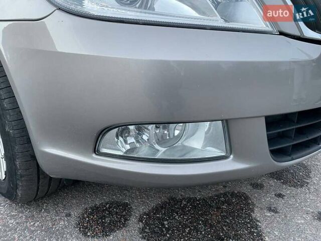 Бежевый Шкода Октавия, объемом двигателя 1.8 л и пробегом 120 тыс. км за 8500 $, фото 47 на Automoto.ua