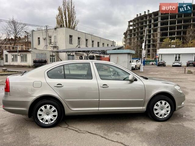 Бежевий Шкода Октавія, об'ємом двигуна 1.6 л та пробігом 59 тис. км за 10700 $, фото 9 на Automoto.ua