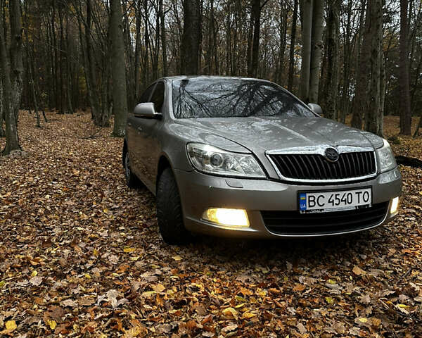 Бежевий Шкода Октавія, об'ємом двигуна 1.8 л та пробігом 302 тис. км за 6750 $, фото 2 на Automoto.ua