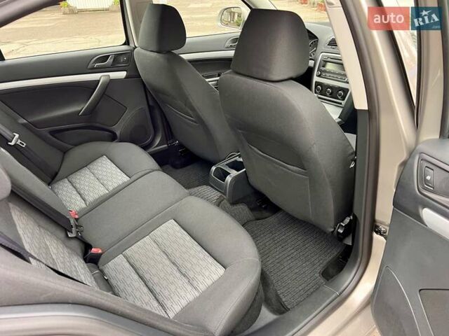 Бежевий Шкода Октавія, об'ємом двигуна 1.6 л та пробігом 59 тис. км за 10700 $, фото 40 на Automoto.ua