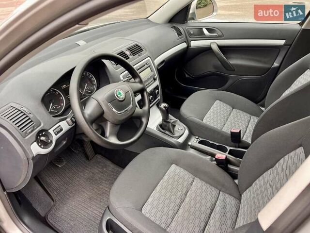 Бежевий Шкода Октавія, об'ємом двигуна 1.6 л та пробігом 59 тис. км за 10700 $, фото 28 на Automoto.ua