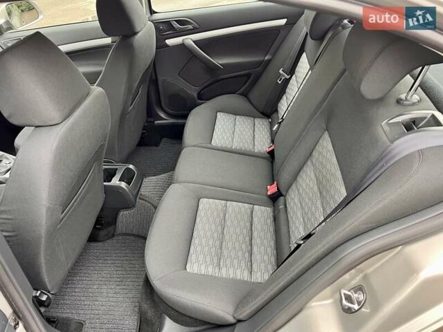 Бежевий Шкода Октавія, об'ємом двигуна 1.6 л та пробігом 59 тис. км за 10700 $, фото 38 на Automoto.ua