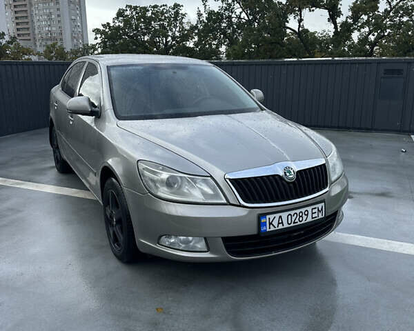 Бежевый Шкода Октавия, объемом двигателя 1.6 л и пробегом 242 тыс. км за 6800 $, фото 6 на Automoto.ua