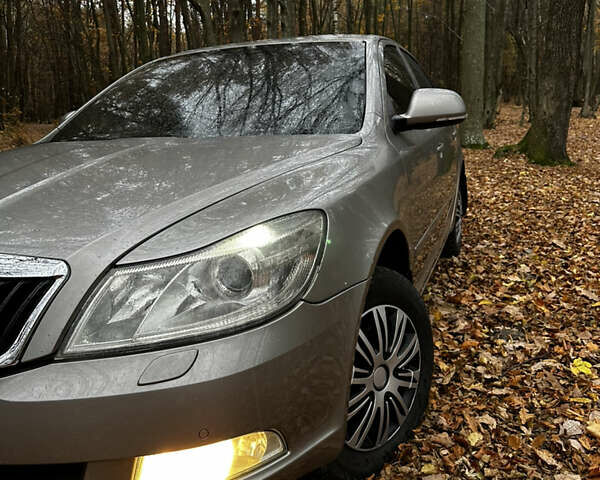 Бежевий Шкода Октавія, об'ємом двигуна 1.8 л та пробігом 302 тис. км за 6750 $, фото 1 на Automoto.ua