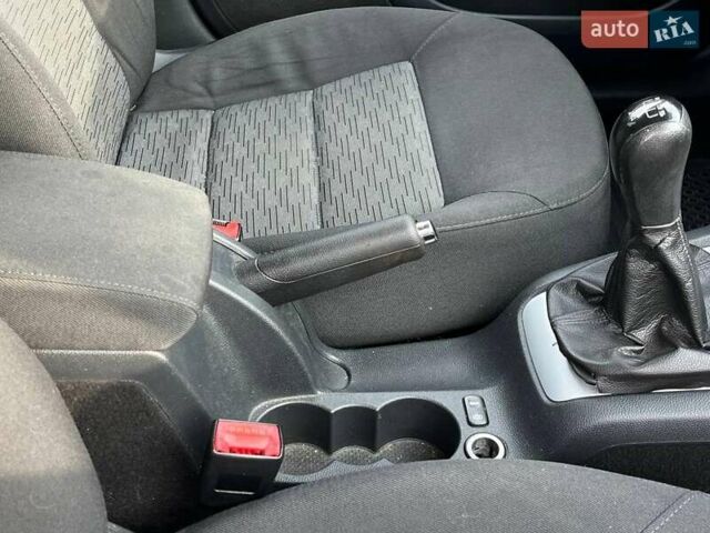 Бежевый Шкода Октавия, объемом двигателя 1.6 л и пробегом 214 тыс. км за 6790 $, фото 34 на Automoto.ua