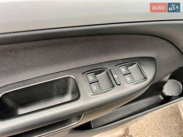 Бежевий Шкода Октавія, об'ємом двигуна 1.6 л та пробігом 59 тис. км за 10700 $, фото 35 на Automoto.ua