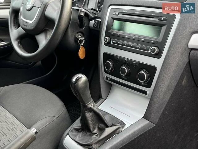 Бежевый Шкода Октавия, объемом двигателя 1.6 л и пробегом 214 тыс. км за 6790 $, фото 35 на Automoto.ua