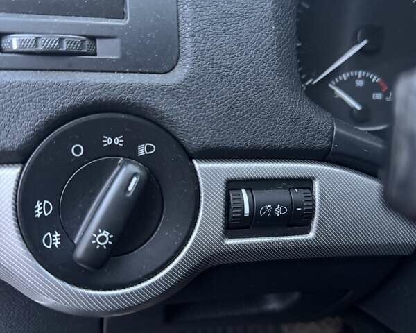 Бежевый Шкода Октавия, объемом двигателя 1.8 л и пробегом 167 тыс. км за 9999 $, фото 11 на Automoto.ua