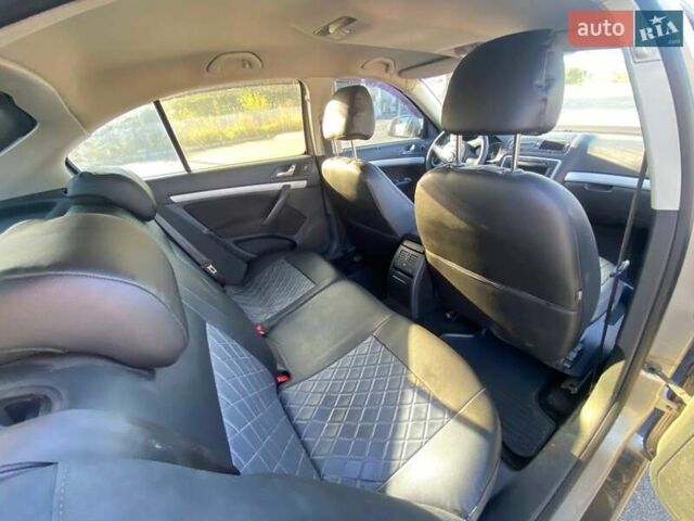 Бежевий Шкода Октавія, об'ємом двигуна 1.6 л та пробігом 253 тис. км за 7350 $, фото 10 на Automoto.ua