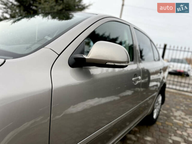 Бежевий Шкода Октавія, об'ємом двигуна 1.6 л та пробігом 226 тис. км за 8100 $, фото 7 на Automoto.ua