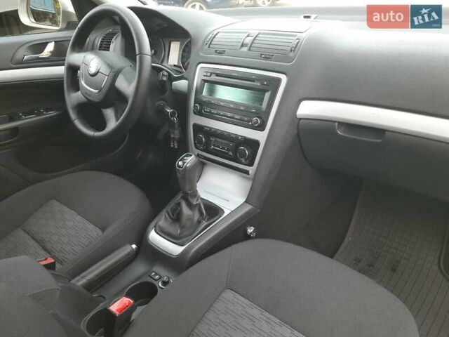 Бежевый Шкода Октавия, объемом двигателя 1.4 л и пробегом 218 тыс. км за 7199 $, фото 38 на Automoto.ua