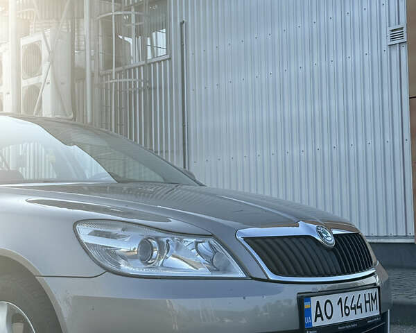Шкода Октавія 2011 у Виноградове на Automoto.ua Бежевий Шкода Октавія, об'ємом двигуна 1.6 л та пробігом 320 тис. км за 7500 $, фото 4 на Automoto.ua
