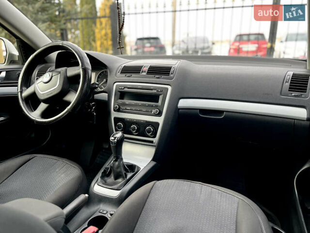 Бежевий Шкода Октавія, об'ємом двигуна 1.6 л та пробігом 226 тис. км за 8100 $, фото 26 на Automoto.ua