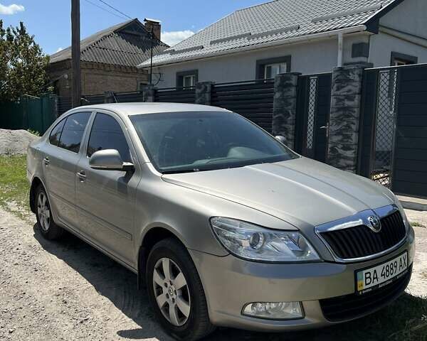 Бежевый Шкода Октавия, объемом двигателя 1.8 л и пробегом 113 тыс. км за 8000 $, фото 2 на Automoto.ua