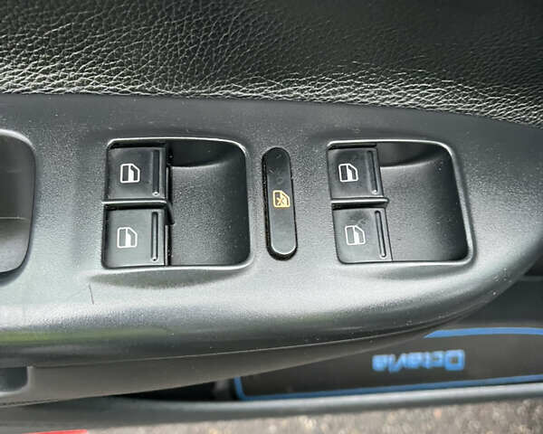 Бежевый Шкода Октавия, объемом двигателя 1.97 л и пробегом 250 тыс. км за 9500 $, фото 26 на Automoto.ua