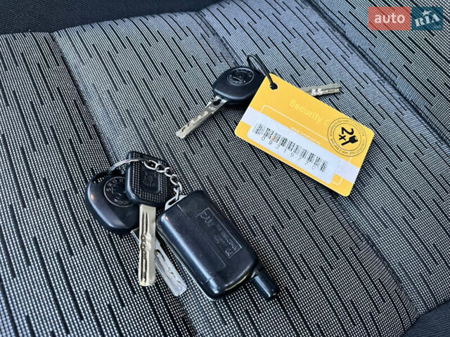 Бежевый Шкода Октавия, объемом двигателя 1.8 л и пробегом 119 тыс. км за 7300 $, фото 60 на Automoto.ua