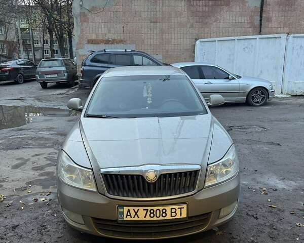 Бежевый Шкода Октавия, объемом двигателя 1.8 л и пробегом 167 тыс. км за 9999 $, фото 3 на Automoto.ua
