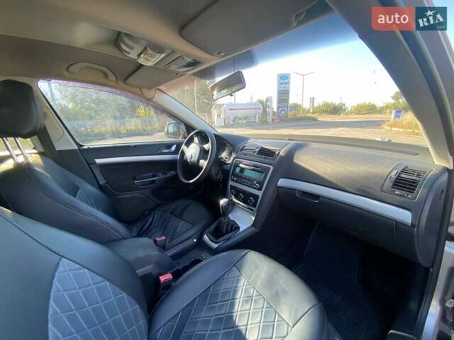 Бежевий Шкода Октавія, об'ємом двигуна 1.6 л та пробігом 253 тис. км за 7350 $, фото 7 на Automoto.ua