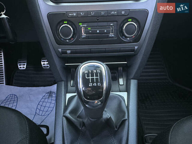 Бежевый Шкода Октавия, объемом двигателя 1.8 л и пробегом 143 тыс. км за 8990 $, фото 23 на Automoto.ua