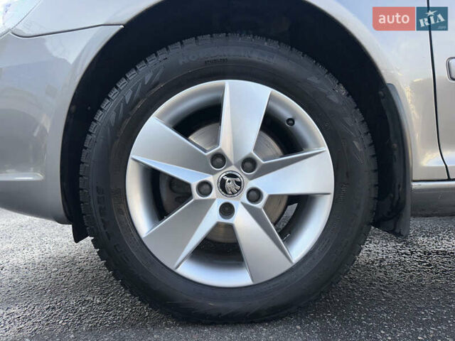 Бежевый Шкода Октавия, объемом двигателя 1.8 л и пробегом 143 тыс. км за 8990 $, фото 3 на Automoto.ua