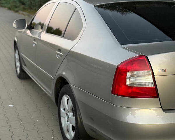 Бежевый Шкода Октавия, объемом двигателя 1.8 л и пробегом 187 тыс. км за 7500 $, фото 11 на Automoto.ua