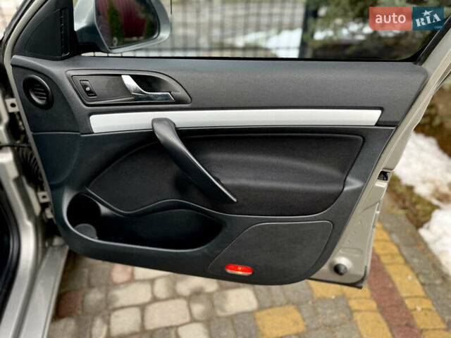 Бежевий Шкода Октавія, об'ємом двигуна 1.6 л та пробігом 226 тис. км за 8100 $, фото 49 на Automoto.ua