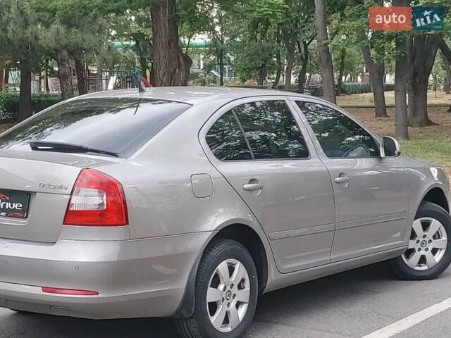 Бежевый Шкода Октавия, объемом двигателя 1.8 л и пробегом 137 тыс. км за 7599 $, фото 7 на Automoto.ua