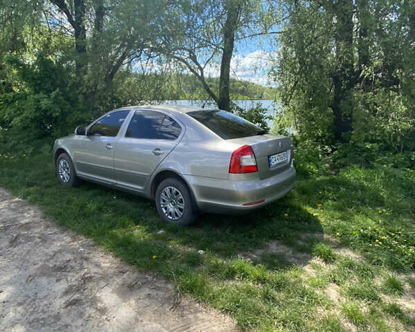 Бежевый Шкода Октавия, объемом двигателя 1.8 л и пробегом 155 тыс. км за 8300 $, фото 9 на Automoto.ua