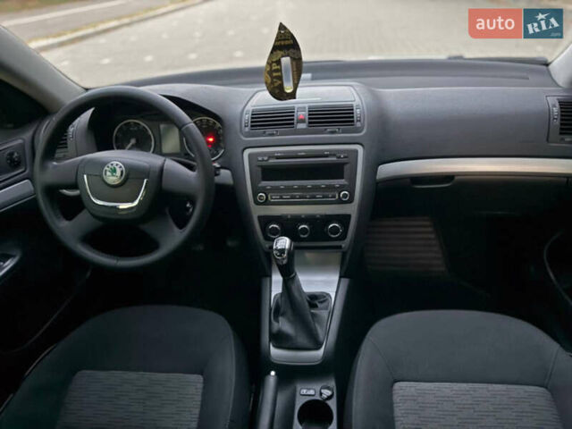 Бежевый Шкода Октавия, объемом двигателя 1.8 л и пробегом 187 тыс. км за 7500 $, фото 15 на Automoto.ua