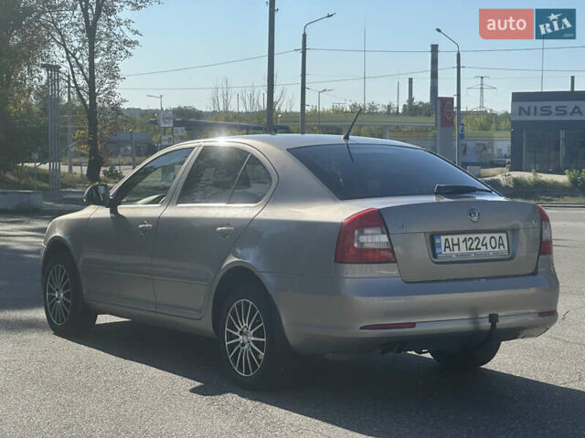 Бежевый Шкода Октавия, объемом двигателя 1.8 л и пробегом 178 тыс. км за 8000 $, фото 3 на Automoto.ua