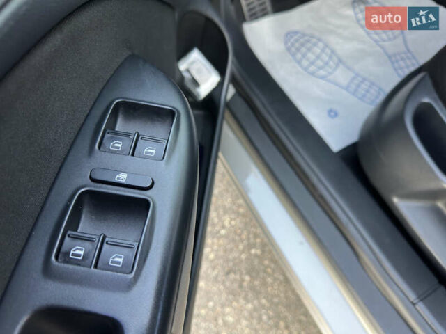 Бежевый Шкода Октавия, объемом двигателя 1.8 л и пробегом 143 тыс. км за 8990 $, фото 14 на Automoto.ua