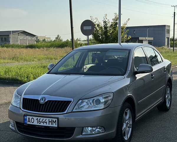 Шкода Октавія 2011 у Виноградове на Automoto.ua Бежевий Шкода Октавія, об'ємом двигуна 1.6 л та пробігом 320 тис. км за 7500 $, фото 1 на Automoto.ua