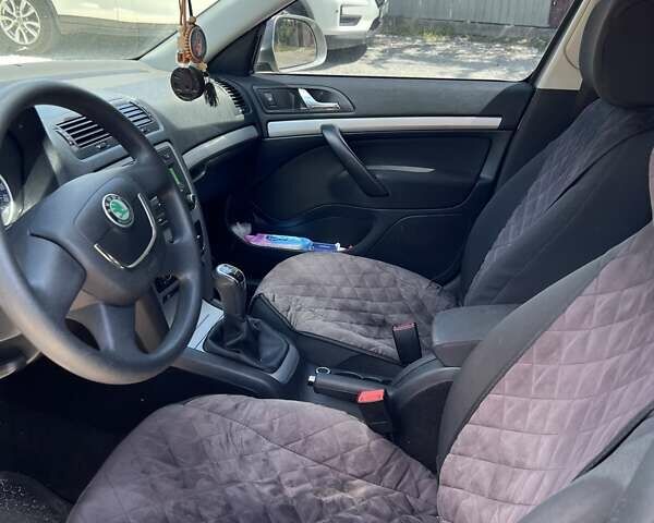 Бежевый Шкода Октавия, объемом двигателя 1.8 л и пробегом 113 тыс. км за 8000 $, фото 6 на Automoto.ua