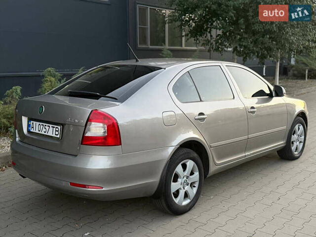 Бежевый Шкода Октавия, объемом двигателя 1.8 л и пробегом 187 тыс. км за 7500 $, фото 6 на Automoto.ua