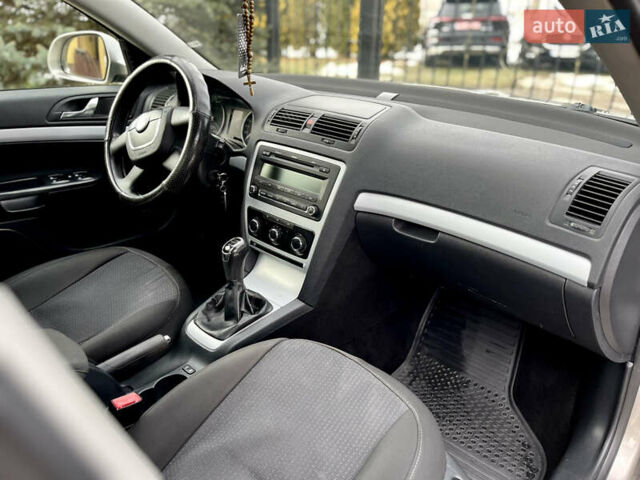 Бежевий Шкода Октавія, об'ємом двигуна 1.6 л та пробігом 226 тис. км за 8100 $, фото 25 на Automoto.ua