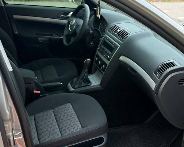 Бежевый Шкода Октавия, объемом двигателя 1.8 л и пробегом 187 тыс. км за 7500 $, фото 16 на Automoto.ua