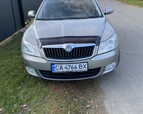 Бежевый Шкода Октавия, объемом двигателя 1.8 л и пробегом 155 тыс. км за 8300 $, фото 6 на Automoto.ua