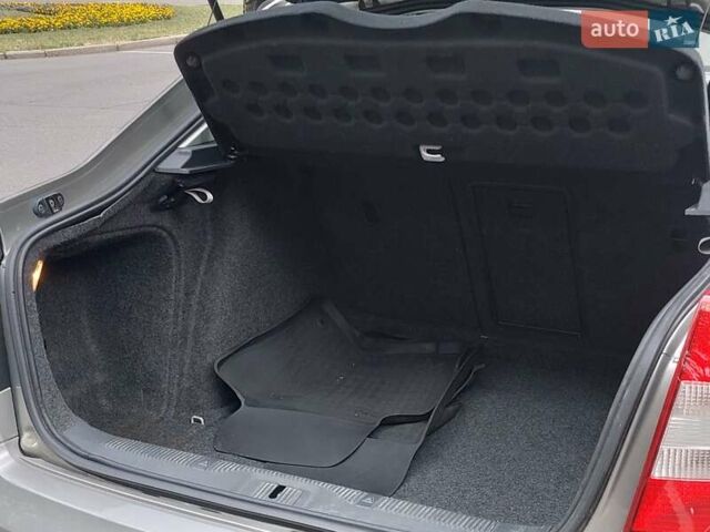 Бежевый Шкода Октавия, объемом двигателя 1.8 л и пробегом 137 тыс. км за 7599 $, фото 17 на Automoto.ua